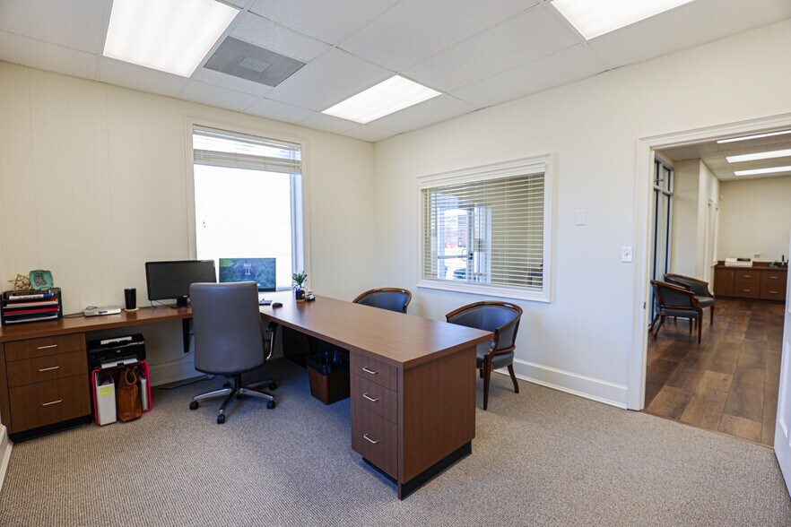 More Photos Of 630 Jefferson St, Paducah Office For Sale