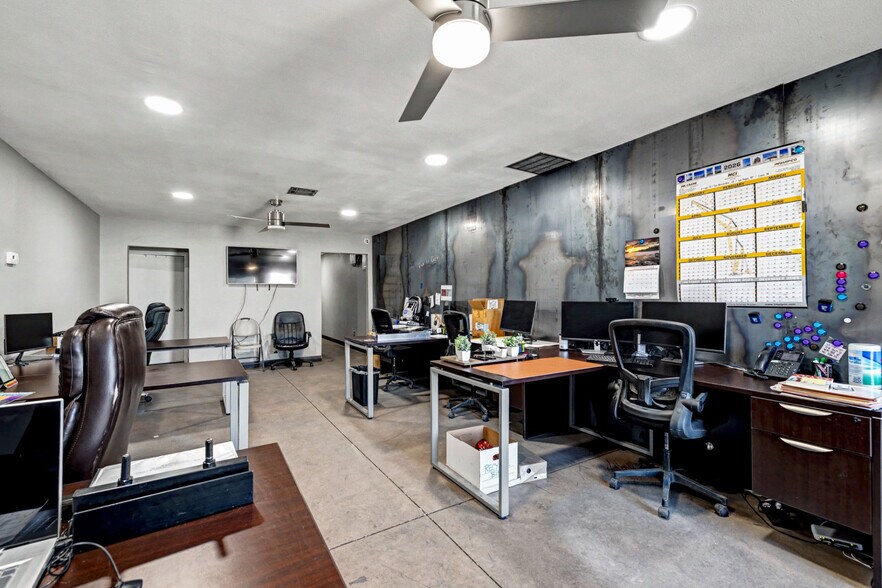 More Photos Of 3635 Polaris Ave, Las Vegas Industrial For Lease