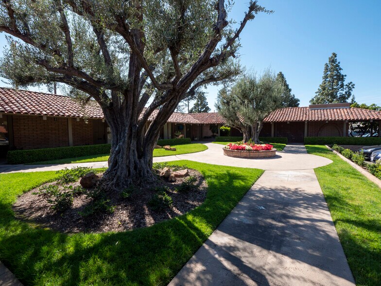 More Photos Of 13420 Newport Ave, Tustin Medical For Lease