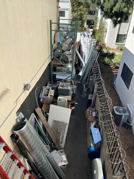 More Photos Of 9121 Woodman Ave, Arleta Storefront Retail Office For Sale