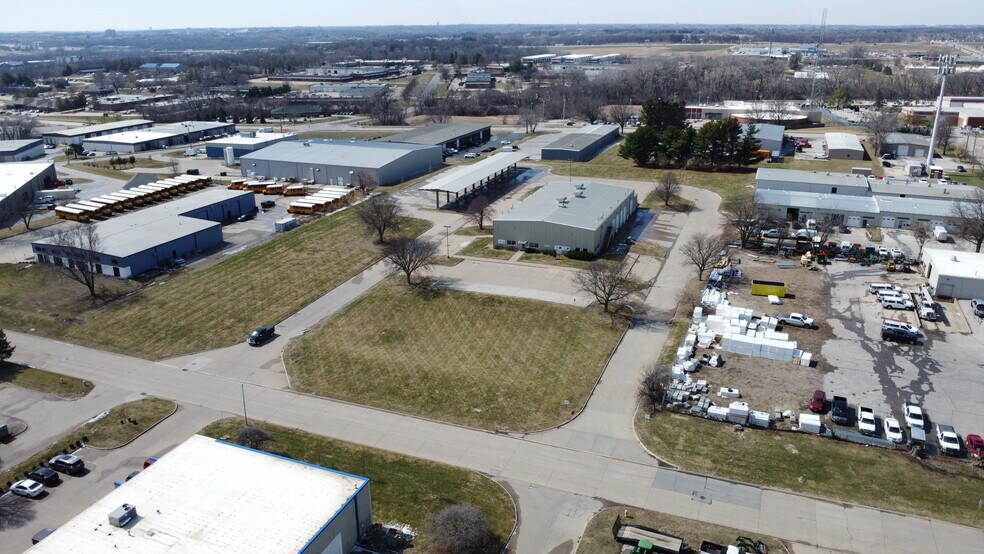 More Photos Of 3408 101st St, Urbandale Truck Terminal For Sale