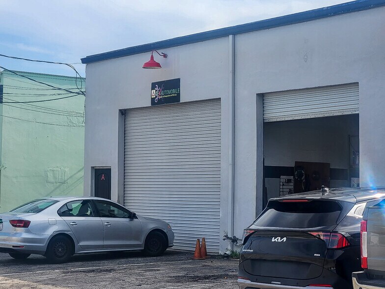 More Photos Of 1440 10th Ct, Lake Park Warehouse For Lease
