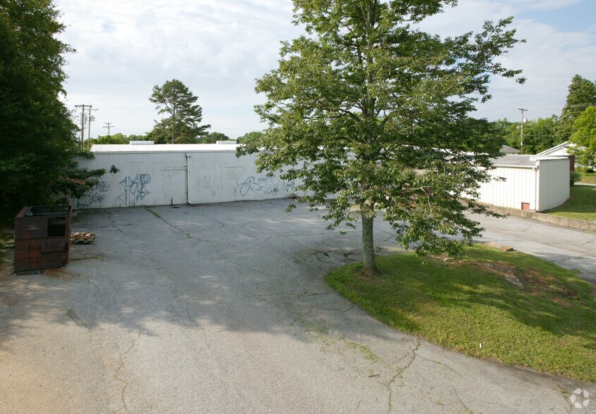 More Photos Of 206 Emile St, Greenville Warehouse For Lease