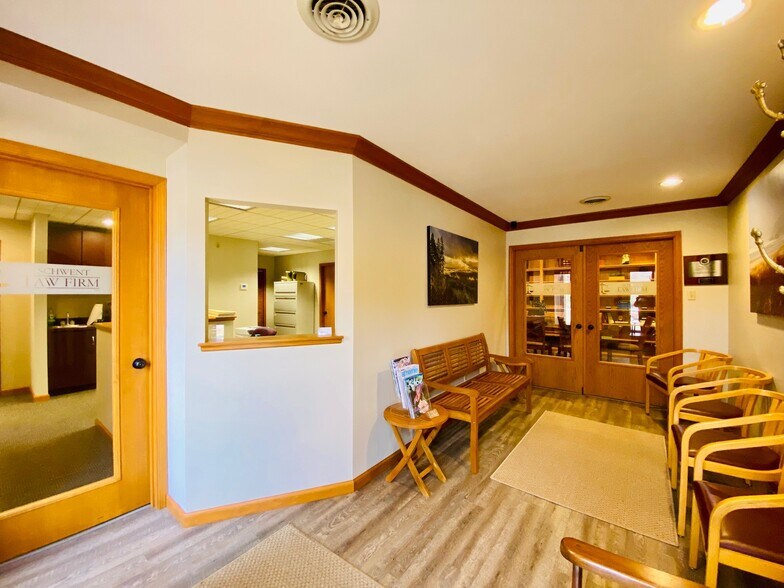 More Photos Of 1401 N Truman Blvd, Festus Office For Lease