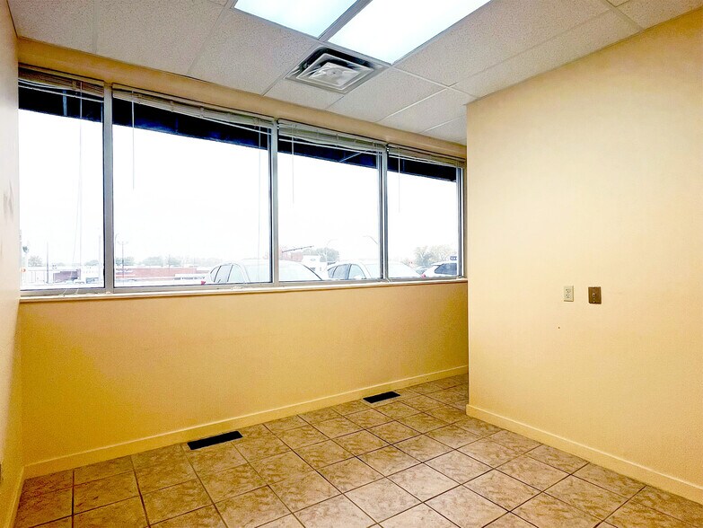 More Photos Of 2401-2437 W 26th St, Erie Unknown For Lease