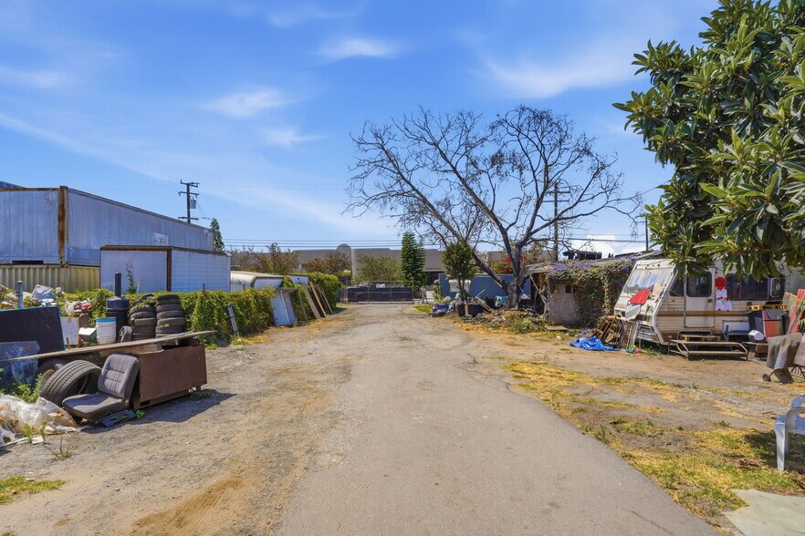 More Photos Of 1635 W 130th St, Gardena Contractor Storage Yard For Sale
