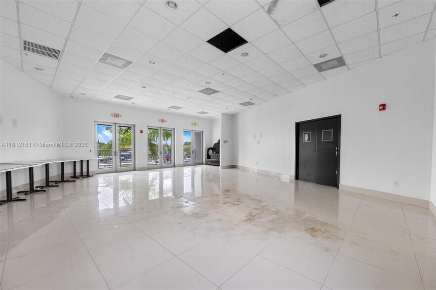 More Photos Of 2500 Wilton Dr, Wilton Manors Freestanding For Sale