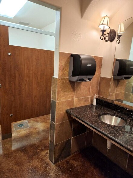 More Photos Of 401 Ranch Road 620 S, Lakeway Medical For Sale