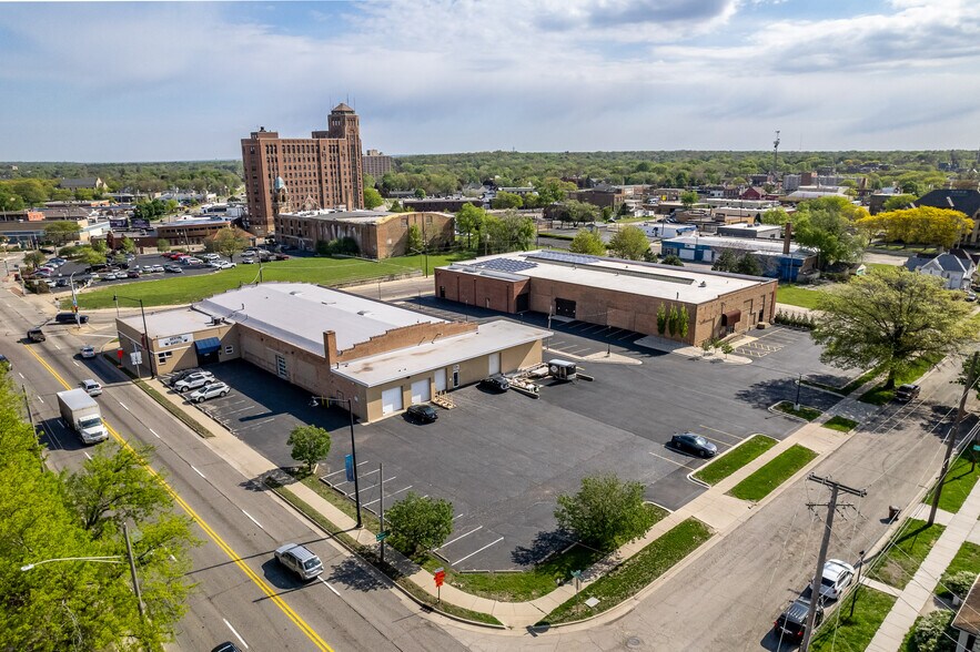 More Photos Of 727 1st Ave, Rockford Industrial For Sale