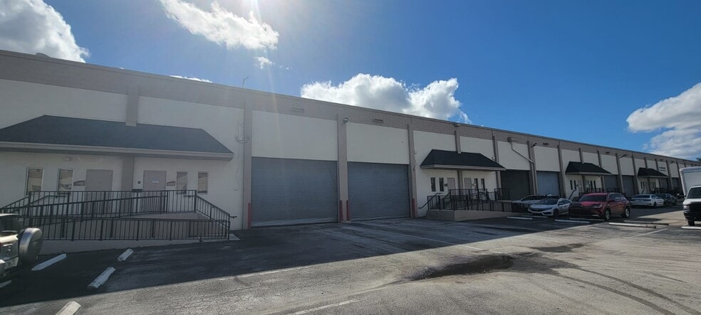 More Photos Of 7949 NW 21st St, Doral Warehouse For Lease
