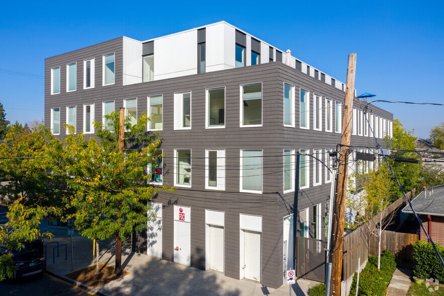 More Photos Of 3330 SE Division St, Portland Apartments For Lease