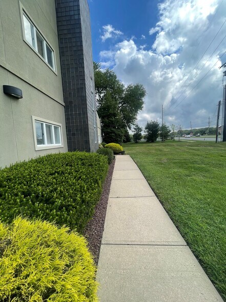 More Photos Of 977 State Route 33, Monroe Township Office For Lease