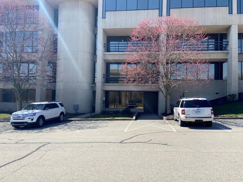More Photos Of 661 Andersen Dr, Pittsburgh Office For Lease