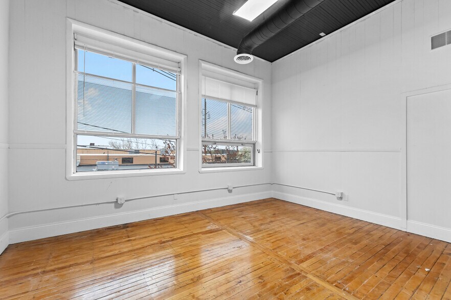 More Photos Of 67 Maplewood St, Malden Office For Lease