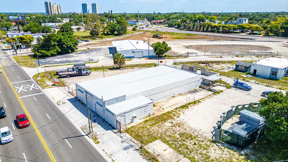 More Photos Of 2111 Fowler St, Fort Myers Warehouse For Sale