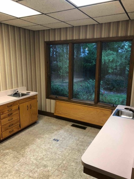 More Photos Of 114 S Park Ter, Eden Medical For Sale