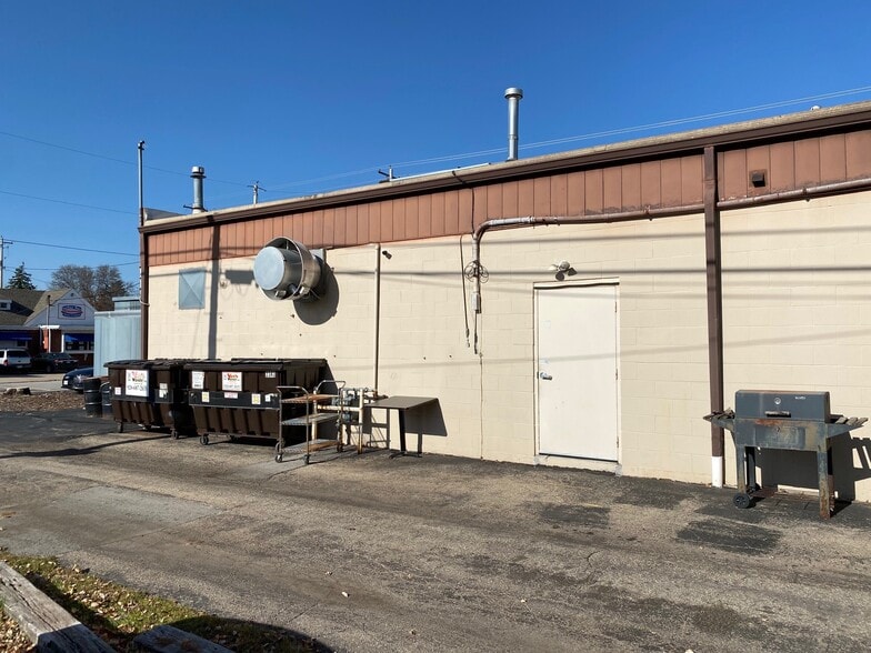 More Photos Of 313 E Calumet St, Appleton Freestanding For Lease