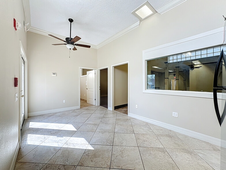 More Photos Of 1007 Manatee Ave, Bradenton Storefront Retail Office For Sale