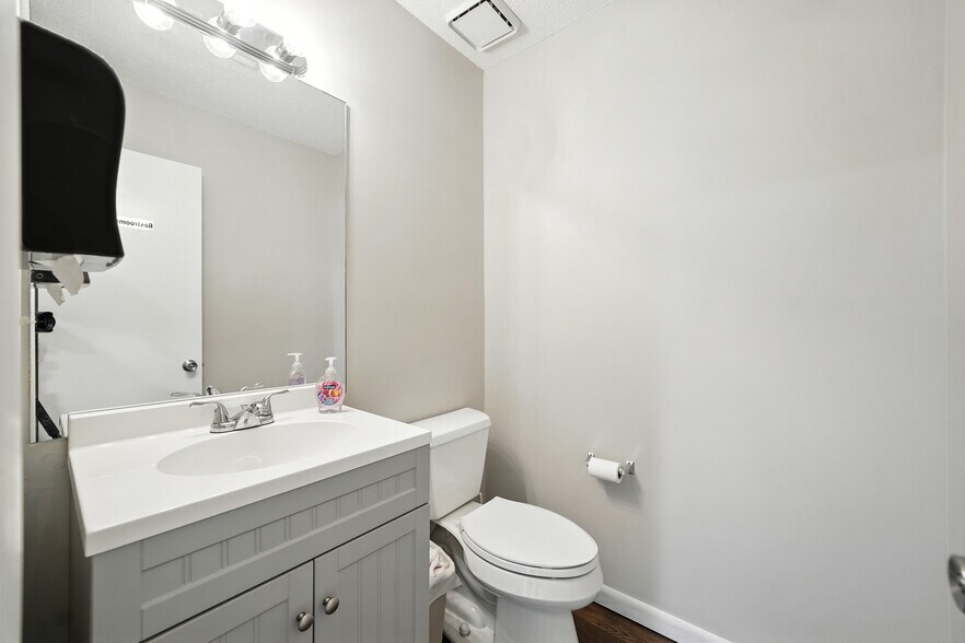 More Photos Of 11285 Elkins Rd, Roswell Office Residential For Sale