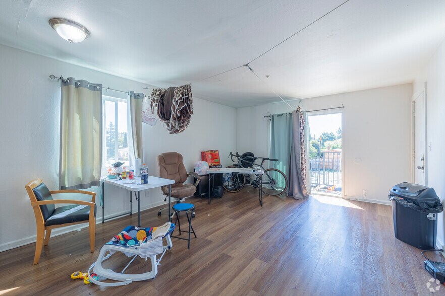 More Photos Of 3142 Coolidge Ave, Oakland Apartments For Sale