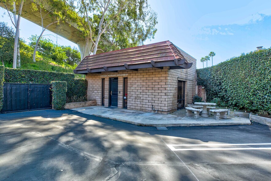 More Photos Of 2900 W Broadway, Los Angeles Office For Sale