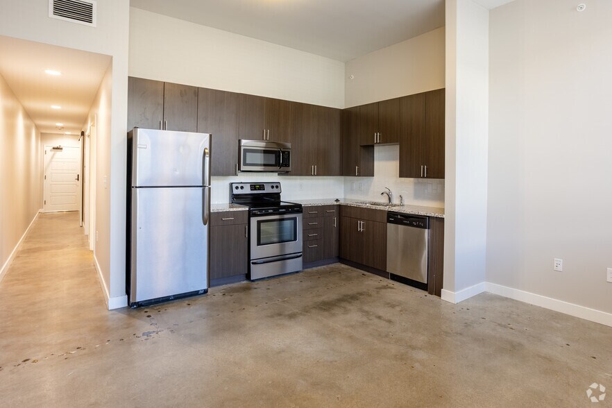 More Photos Of 717 Locust St, Des Moines Apartments For Lease