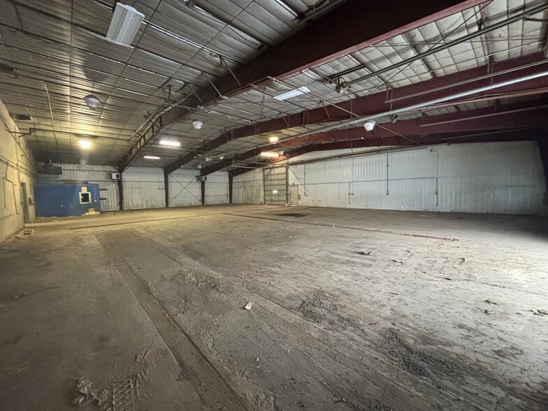 More Photos Of 1740 E College Dr, Marshall Distribution For Lease