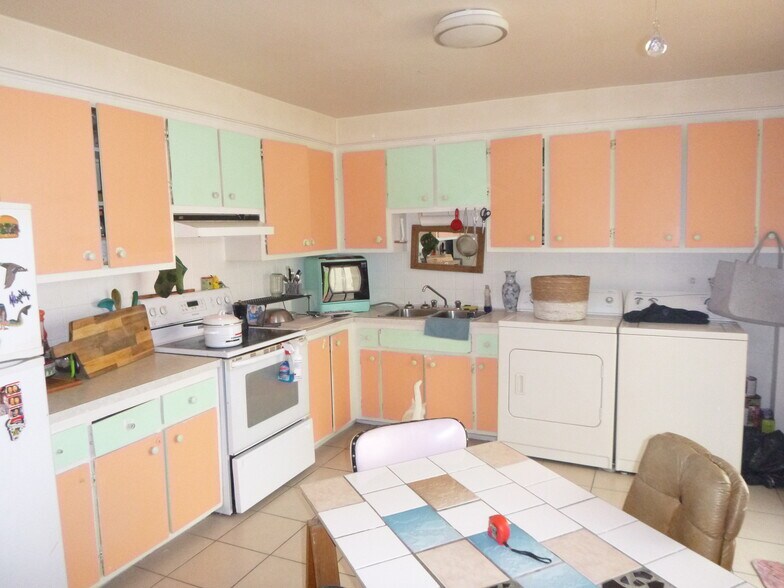 More Photos Of 6784-6786 Boul Saint-Laurent, Montréal Storefront Retail Residential For Sale