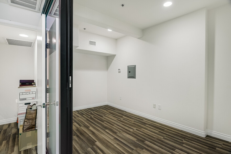 More Photos Of 928-950 Hornblend St, San Diego Medical For Sale