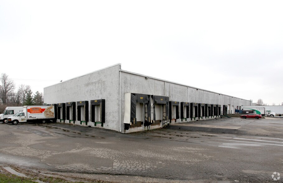 More Photos Of 1020 Claycraft Rd, Columbus Warehouse For Lease