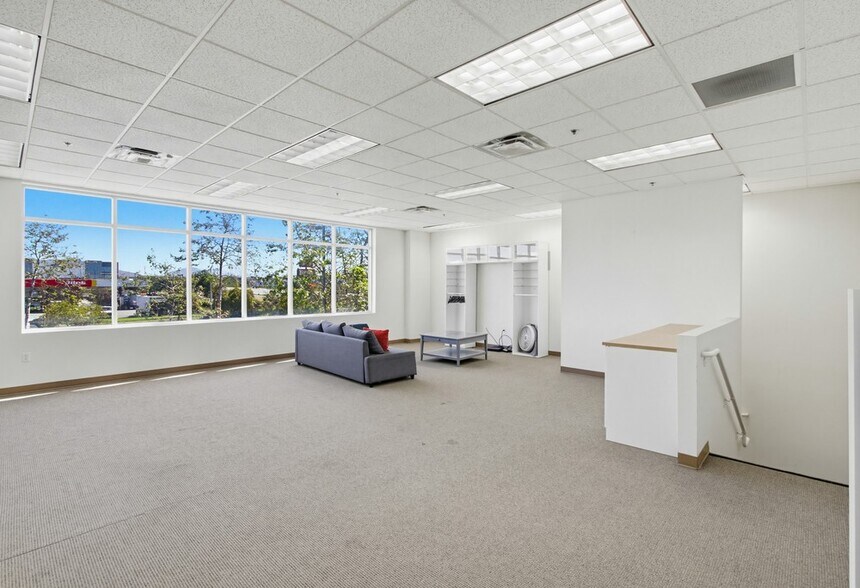 More Photos Of 1568 Lancaster Point Way, San Diego Flex For Sale