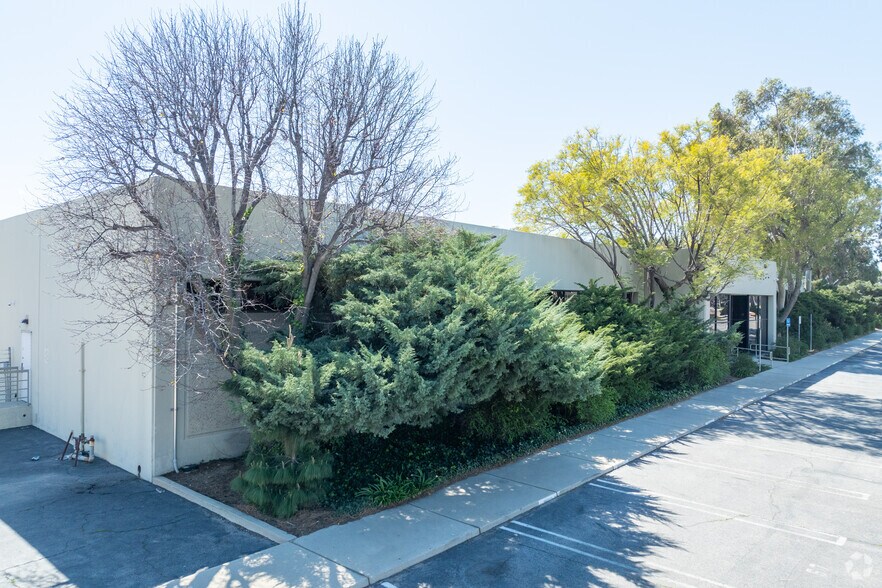 Primary Photo Of 20720 Superior St, Chatsworth Manufacturing For Lease