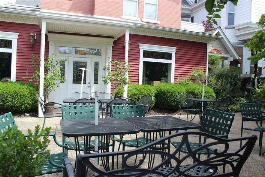 More Photos Of 1208 6th Ave, Huntington Restaurant For Sale