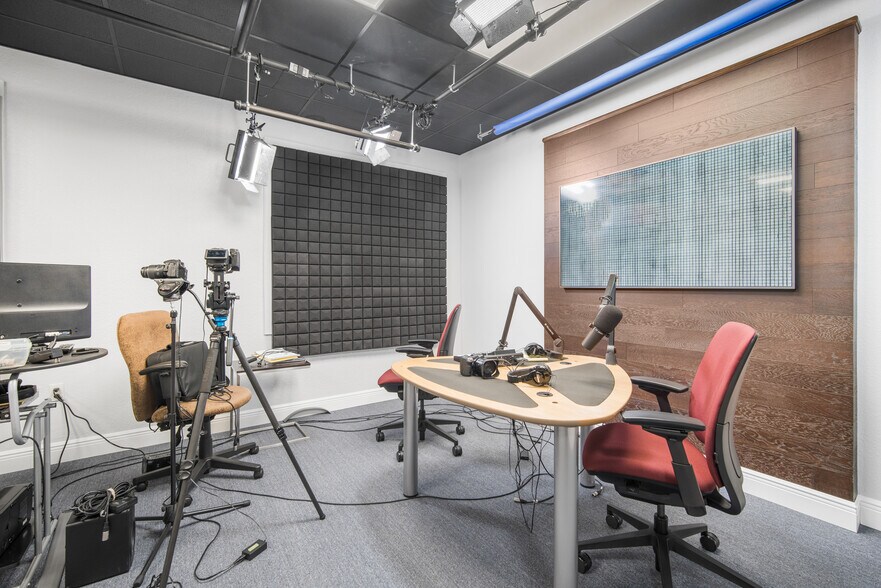 More Photos Of 6812 W Linebaugh Ave, Tampa Medical For Sale