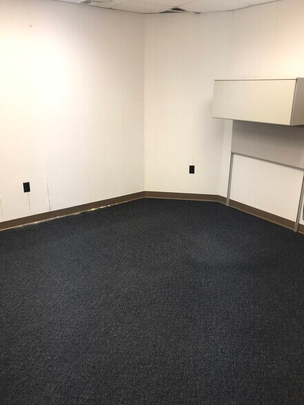 More Photos Of 227 N Jefferson St, New Castle Medical For Sale