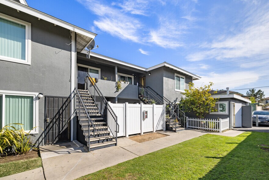 More Photos Of 1033 Valencia St, Costa Mesa Apartments For Sale