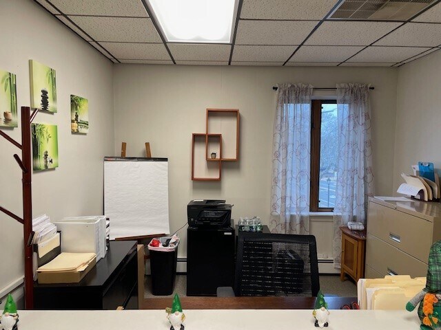 More Photos Of 133 Mountain Rd, Suffield Office For Lease
