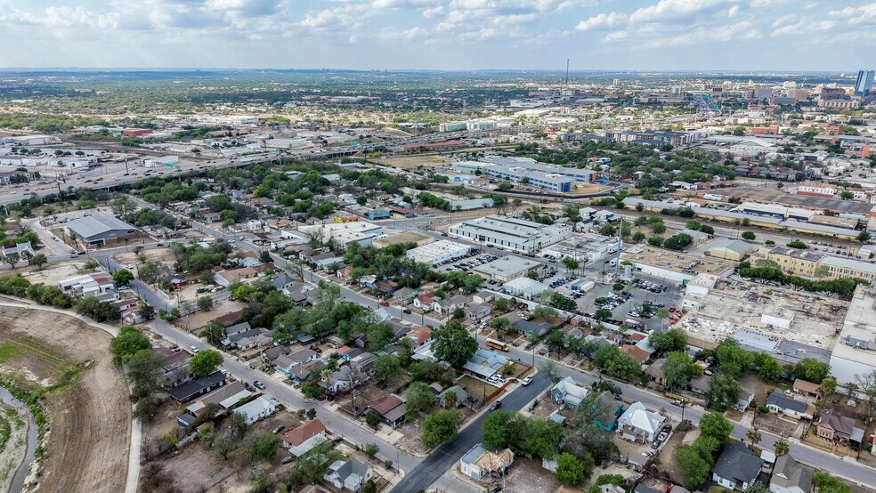 More Photos Of 130 E Zavalla, San Antonio Warehouse For Lease