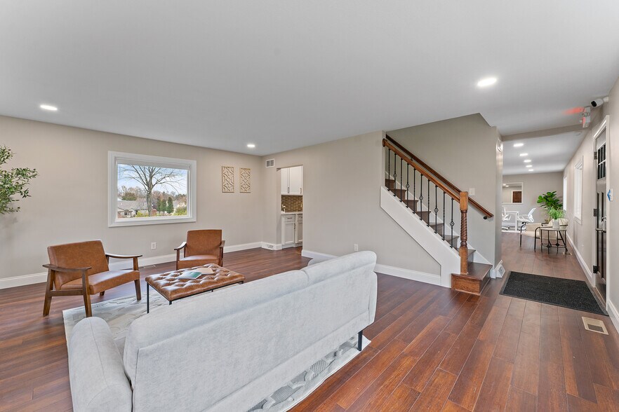 More Photos Of 784 McClurg Rd, Youngstown Office For Sale