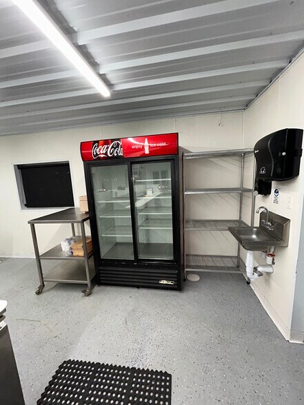 More Photos Of 1002 Cross st, Robinson Restaurant For Sale