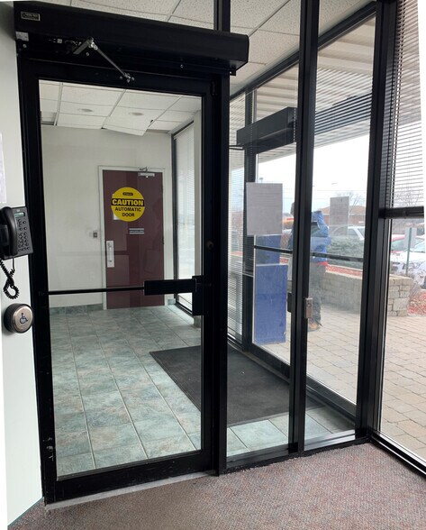 More Photos Of 2479 Parkedale Ave W, Brockville Office For Lease