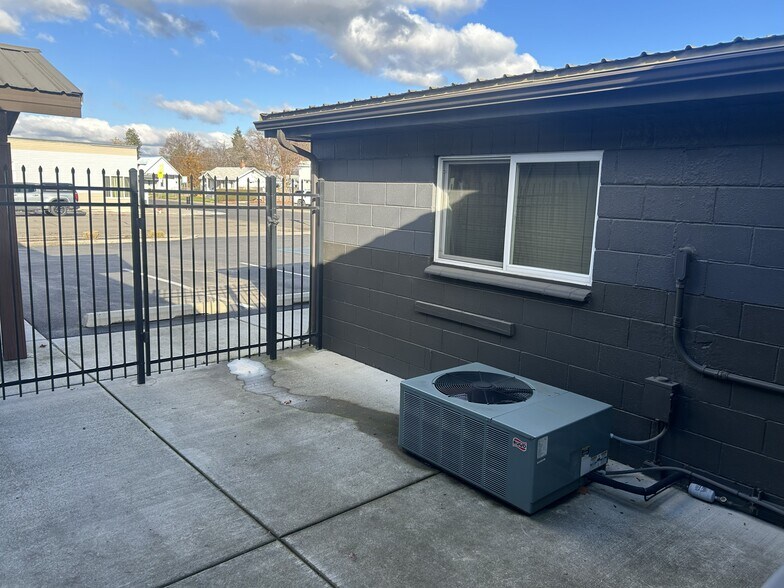 More Photos Of 1157 N Napa St, Spokane Office For Lease