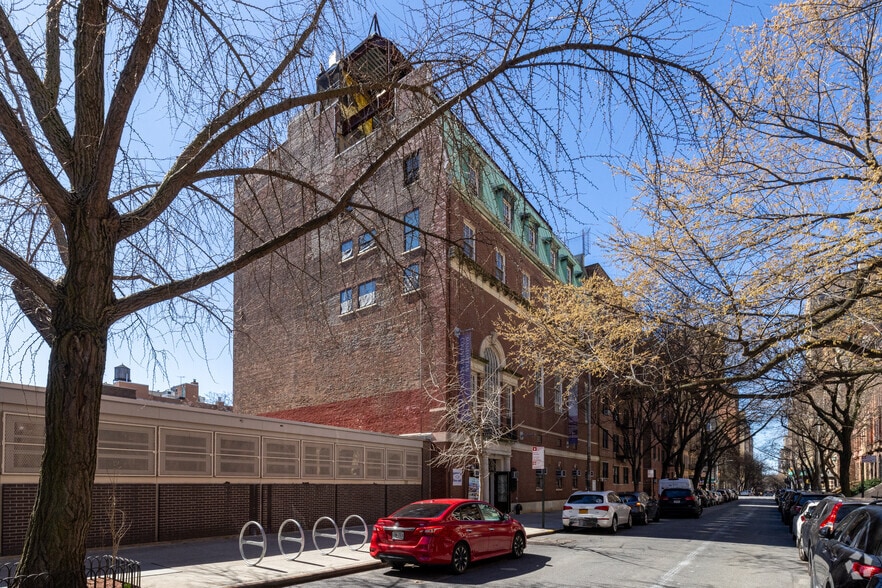 Primary Photo Of 150 W 85th St, New York Schools For Sale