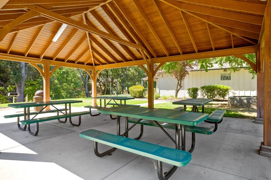 More Photos Of 6546 Auburn Blvd, Citrus Heights Apartments For Sale