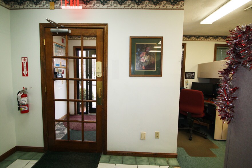 More Photos Of 2527 Cranberry Hwy, Wareham Office For Sale