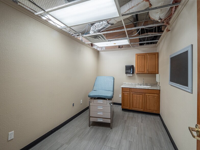 More Photos Of 1101 N Strong Blvd, Mcalester Office For Sale