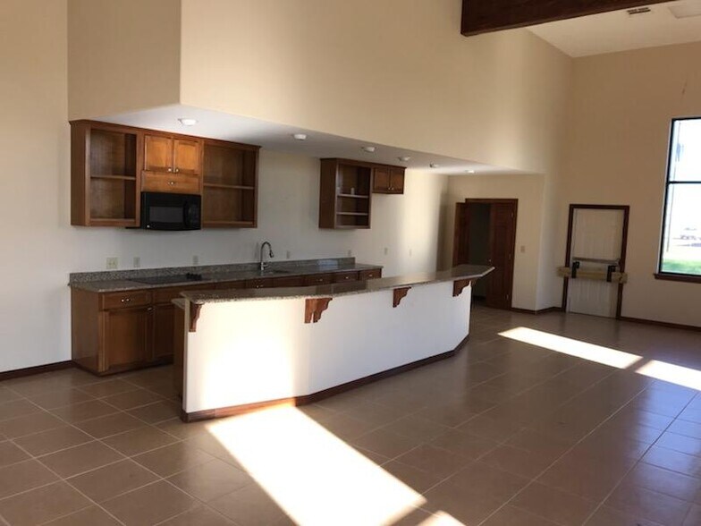 More Photos Of 900 Delta Dr, Monroe Showroom For Sale
