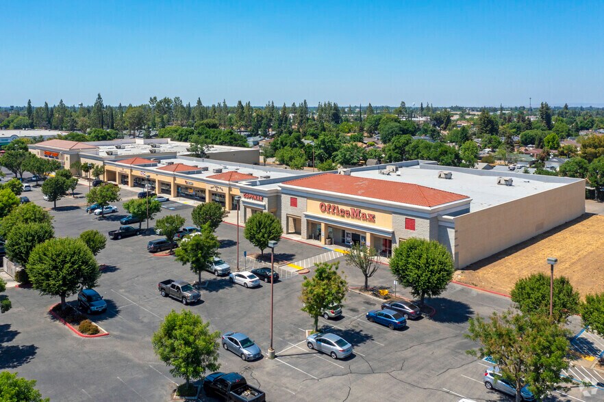 More Photos Of 1425-1465 Shaw Ave, Clovis Unknown For Lease