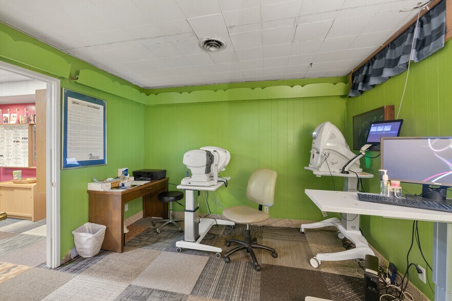 More Photos Of 105 N Main St, North Syracuse Medical For Sale