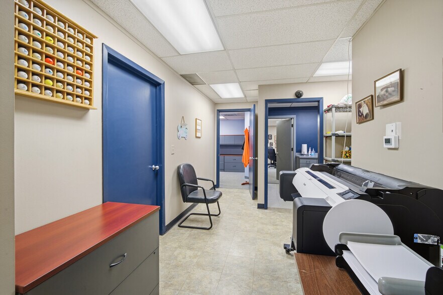 More Photos Of 800 S Milwaukee Ave, Wheeling Flex For Lease